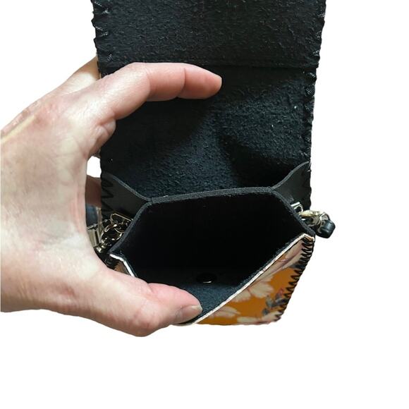 Butterfly leather pouch crossbody - Picture 4 of 7